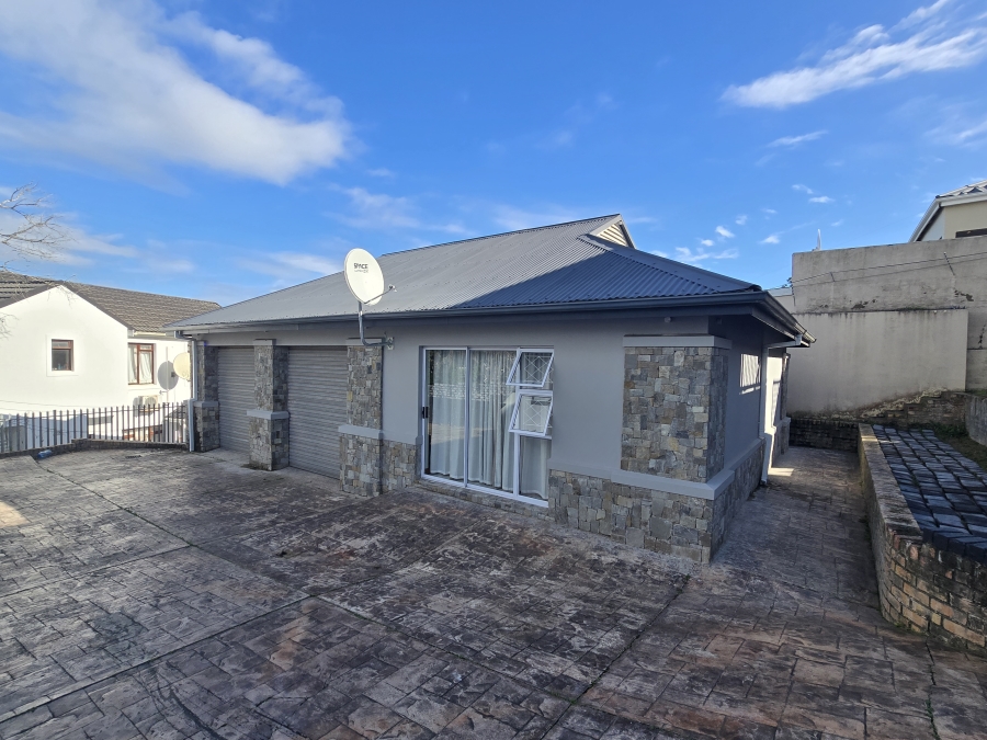 To Let 6 Bedroom Property for Rent in East Bank Eastern Cape